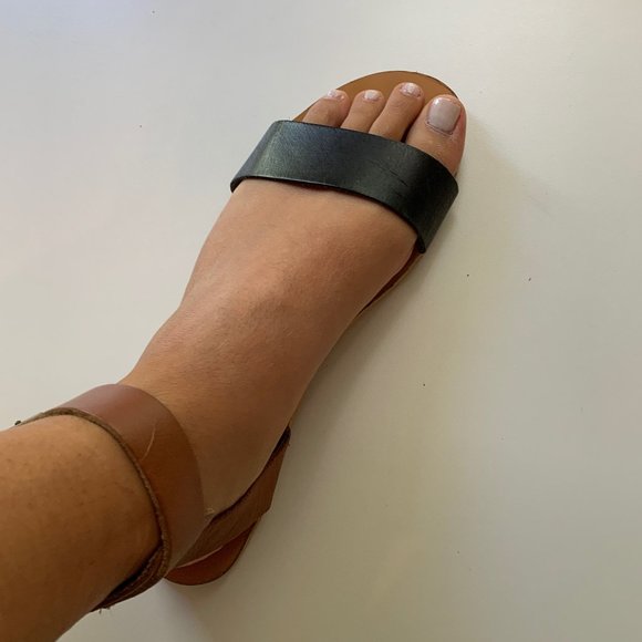 Simple, Elegant Sandal - Picture 2 of 3